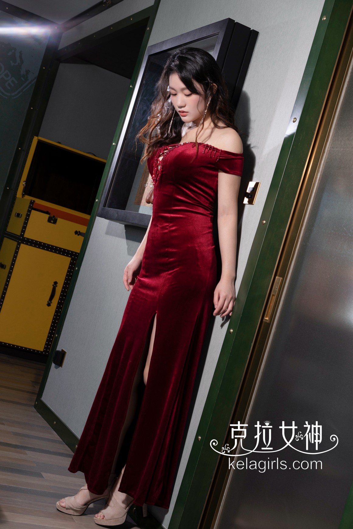 Kelagirls克拉女神2019.06.17《抬腿撩红裙》宋黛 ...