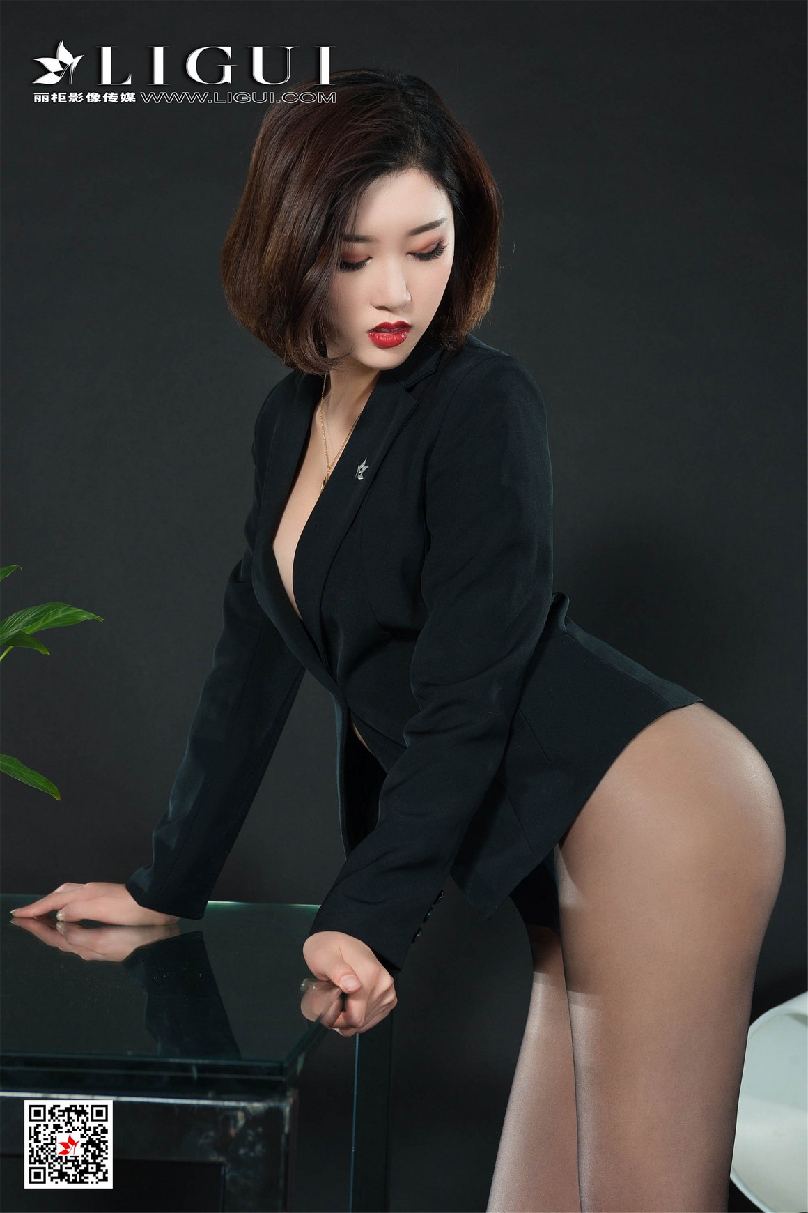 LiGui丽柜 2019.04.24 Model 筱筱 脱下裙子的秘书 ...