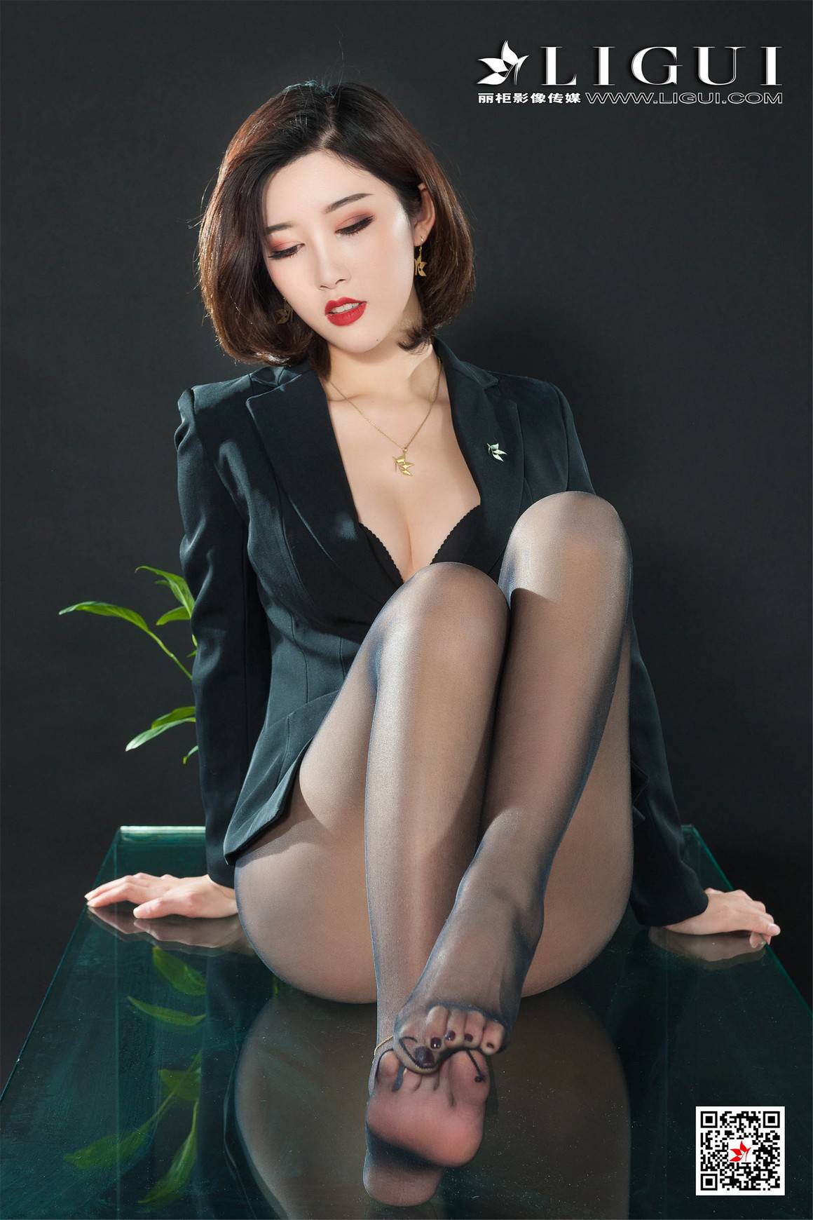 LiGui丽柜 2019.04.24 Model 筱筱 脱下裙子的秘书 ...