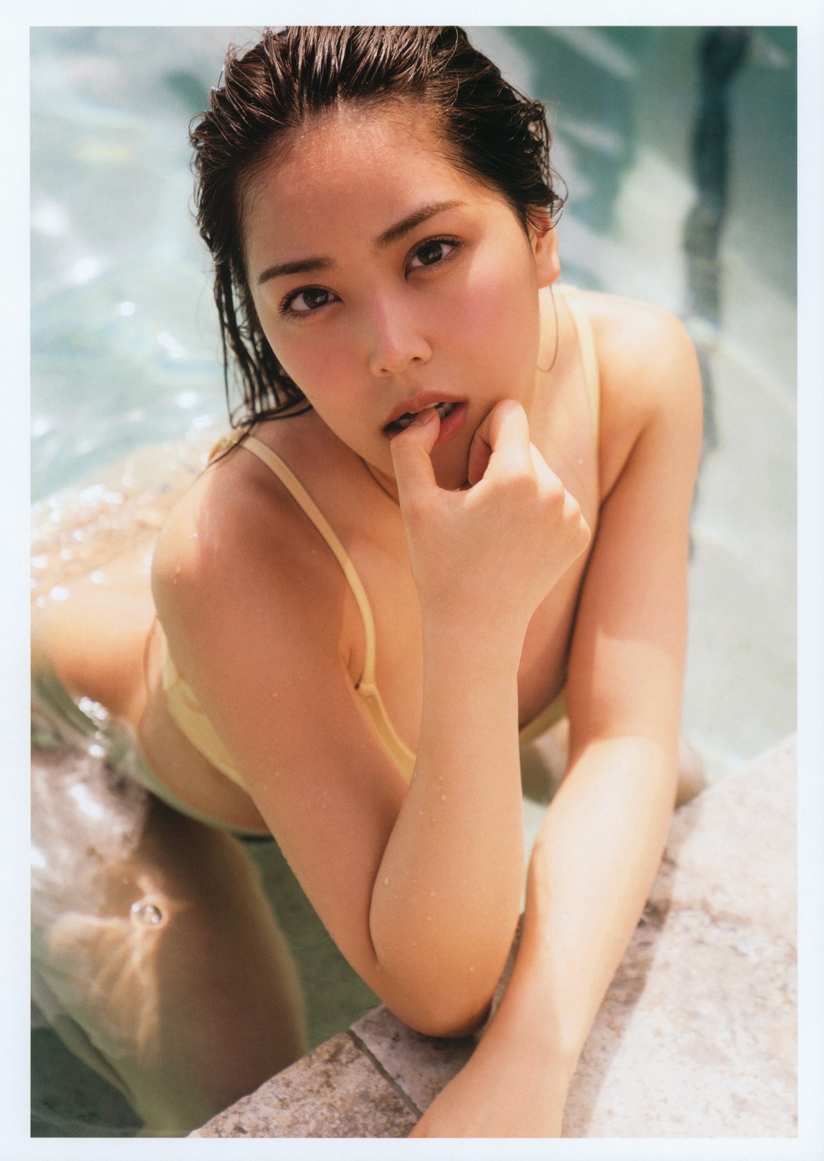 [Photobook] NO.0215 白間美瑠ファースト写真集「LOVE R ...