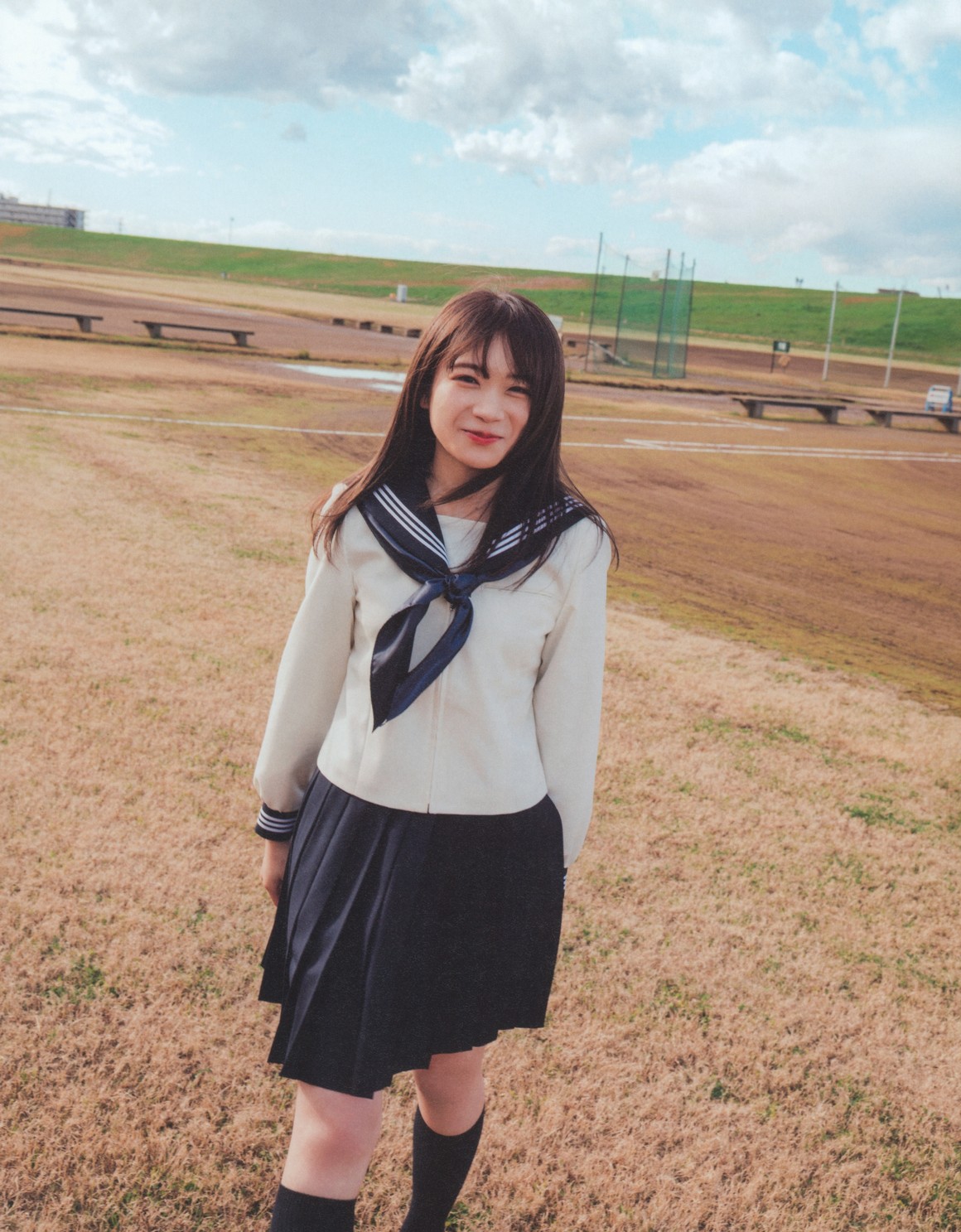 [Photobook] NO.0224 秋元真夏 卒業記念写真集『振り返 ...