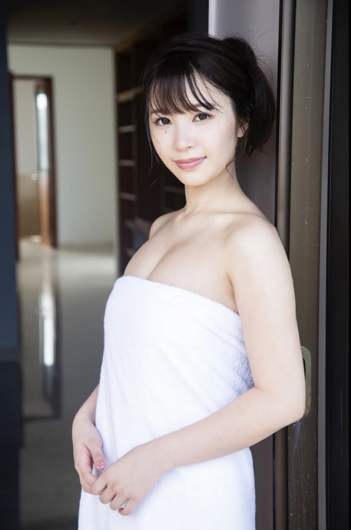 [Photobook] NO.0259 海里 元高級デパート受付嬢が脱い ...