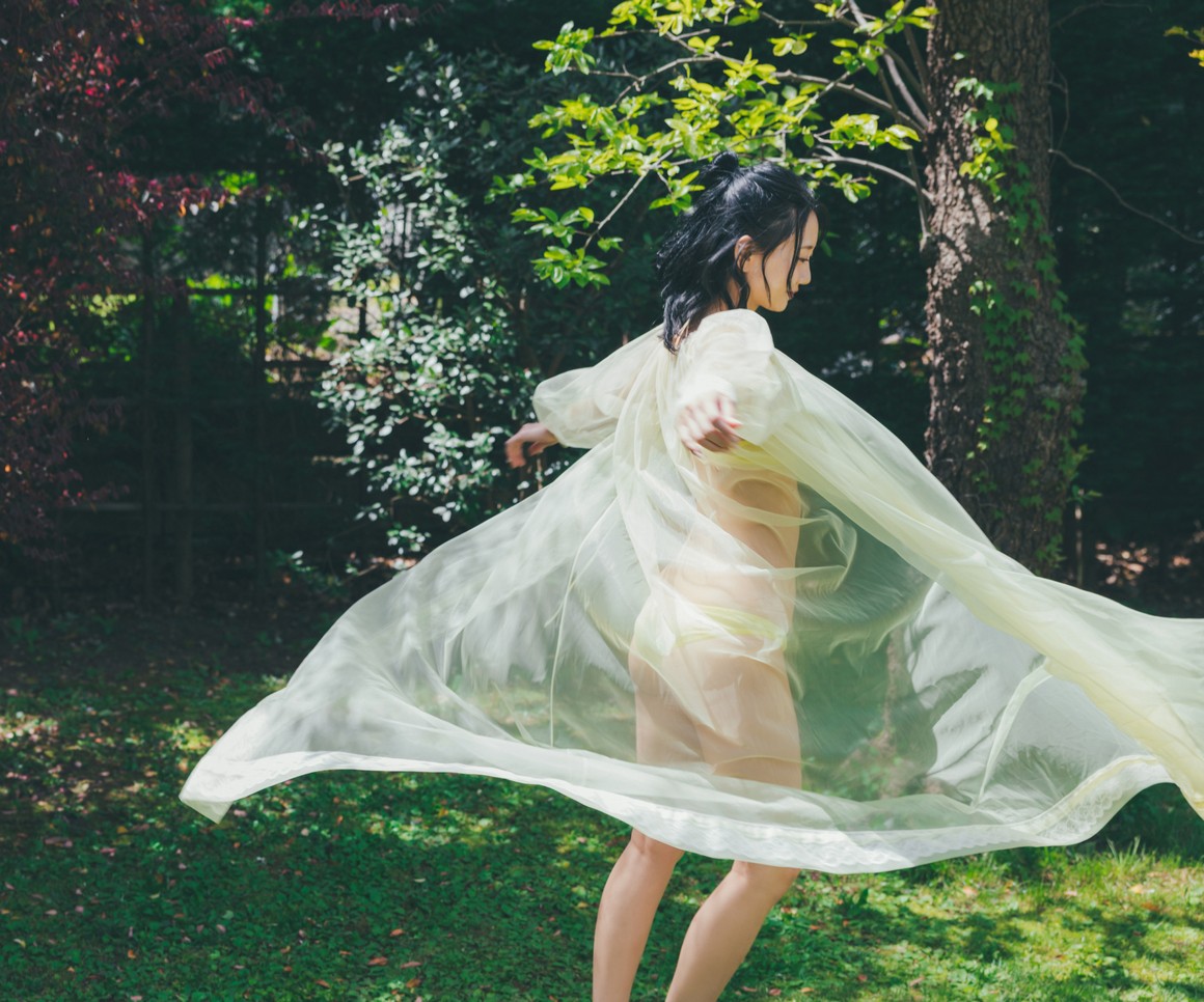 [Photobook] NO.0265 古畑奈和写真集「Emergence」 ...