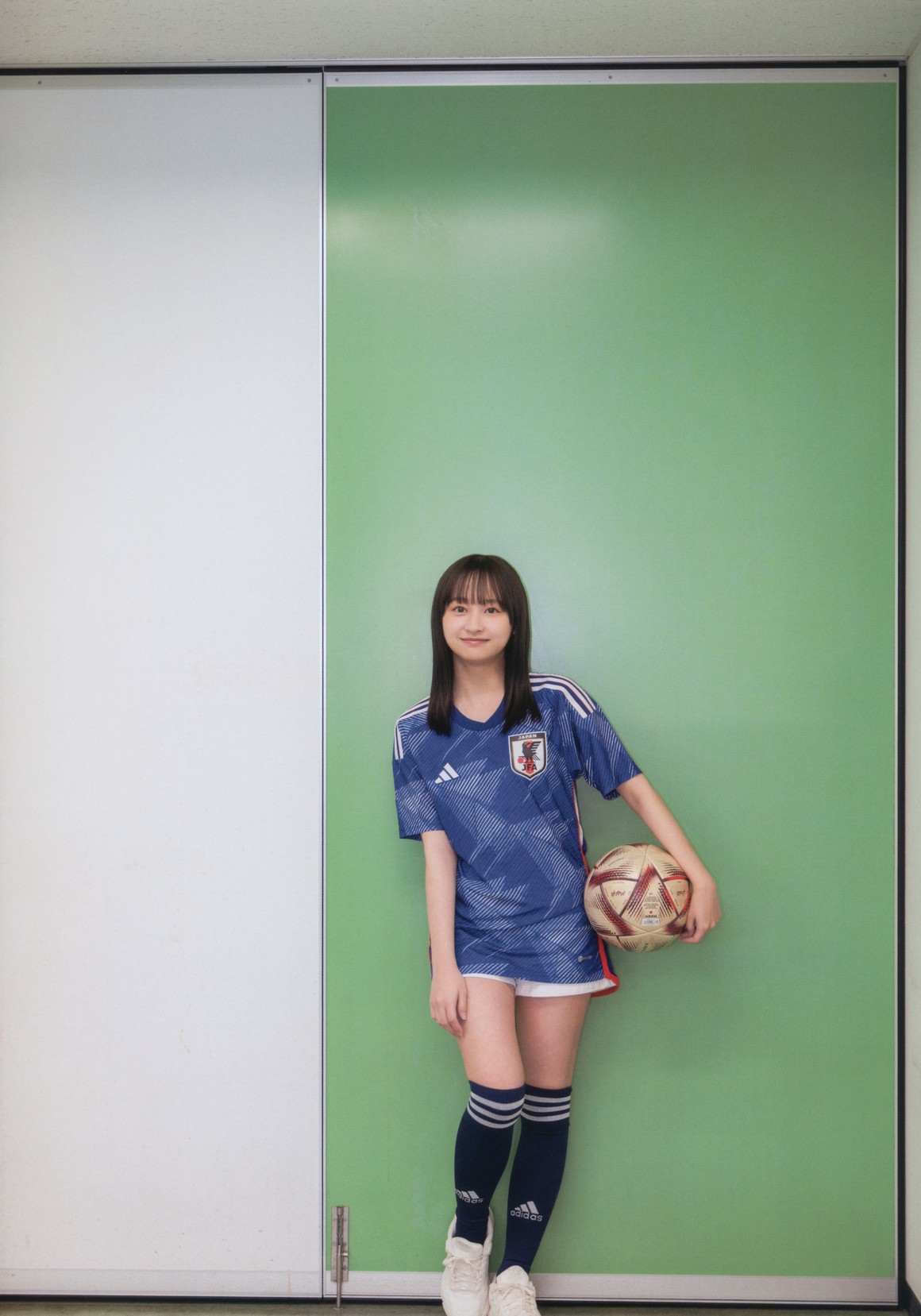 [Photobook] NO.0312 影山優佳1st写真集「知らないこと ...