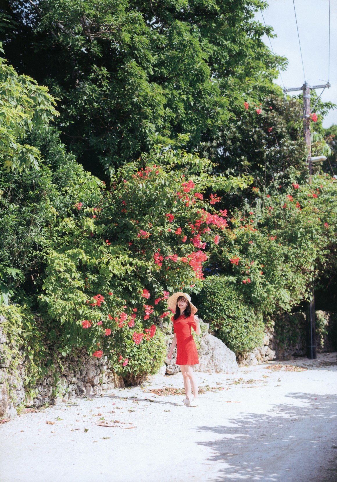 [Photobook] NO.0312 影山優佳1st写真集「知らないこと ...