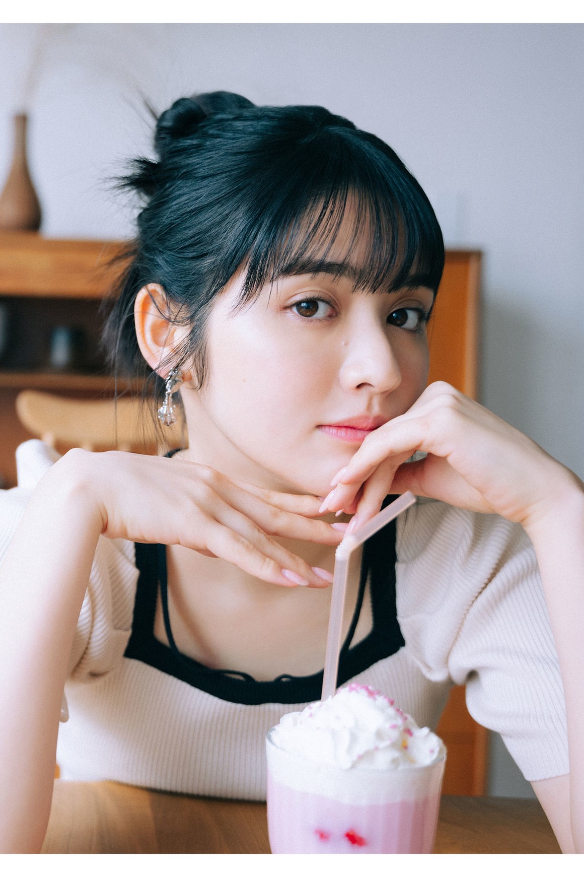 [Photobook] NO.0431 Suzuka Chinzei 鎮西寿々歌 - WHIT ...
