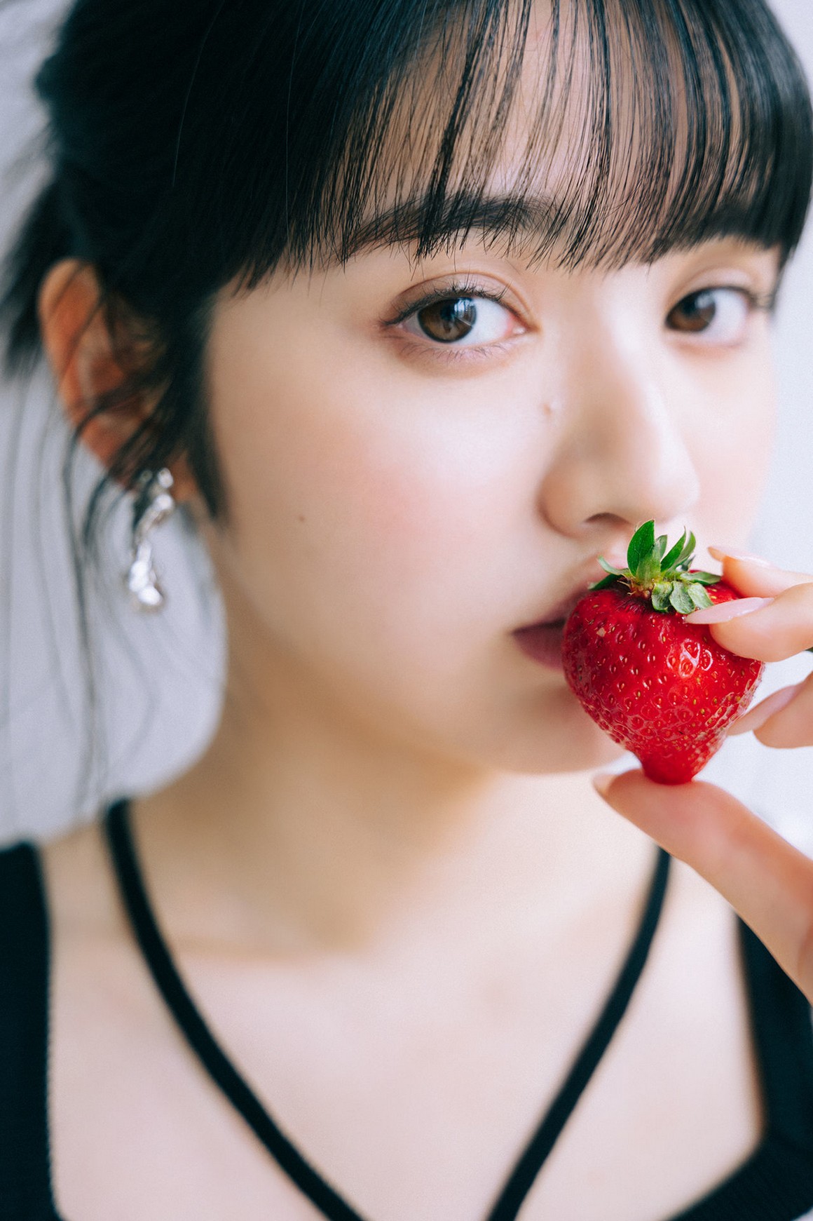 [Photobook] NO.0431 Suzuka Chinzei 鎮西寿々歌 - WHIT ...