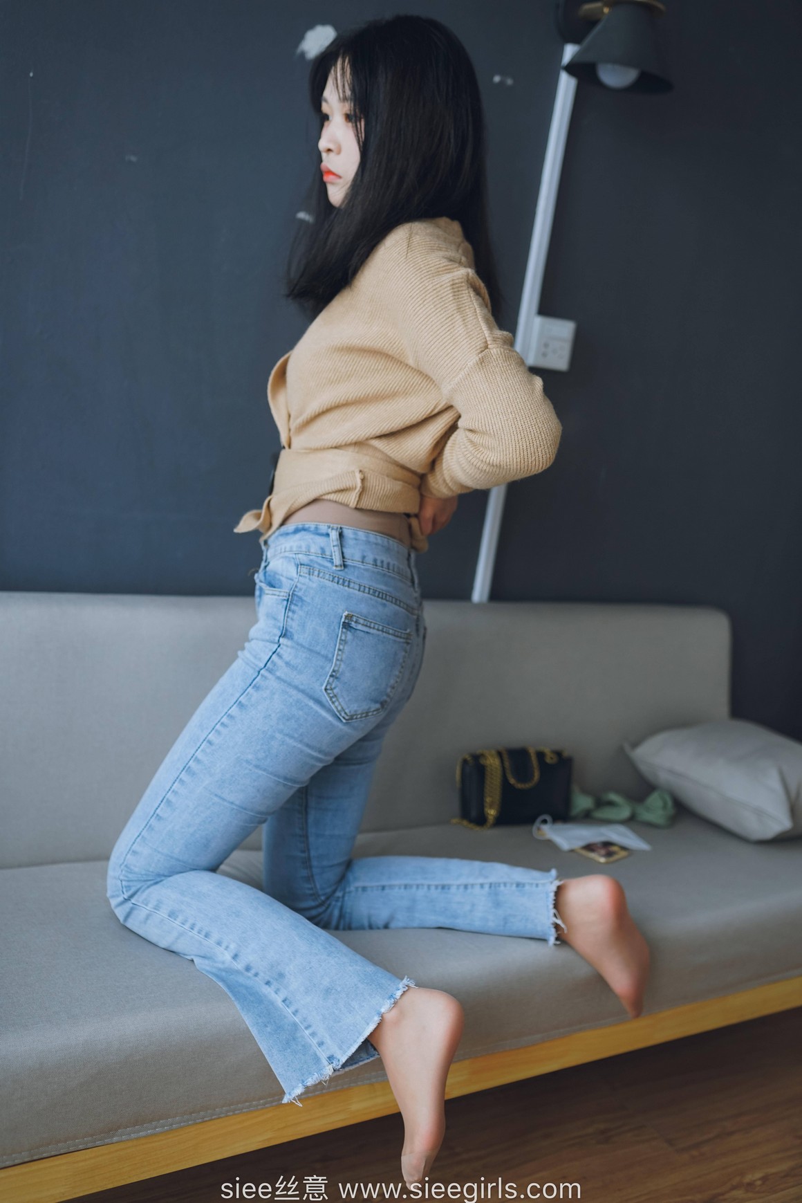 [SIEE丝意] No.471 文文 白色高跟鞋，裤里丝 ...