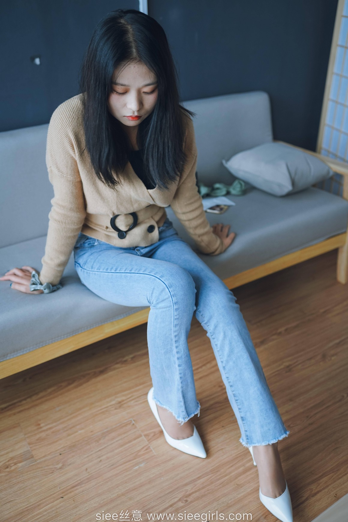 [SIEE丝意] No.471 文文 白色高跟鞋，裤里丝 ...