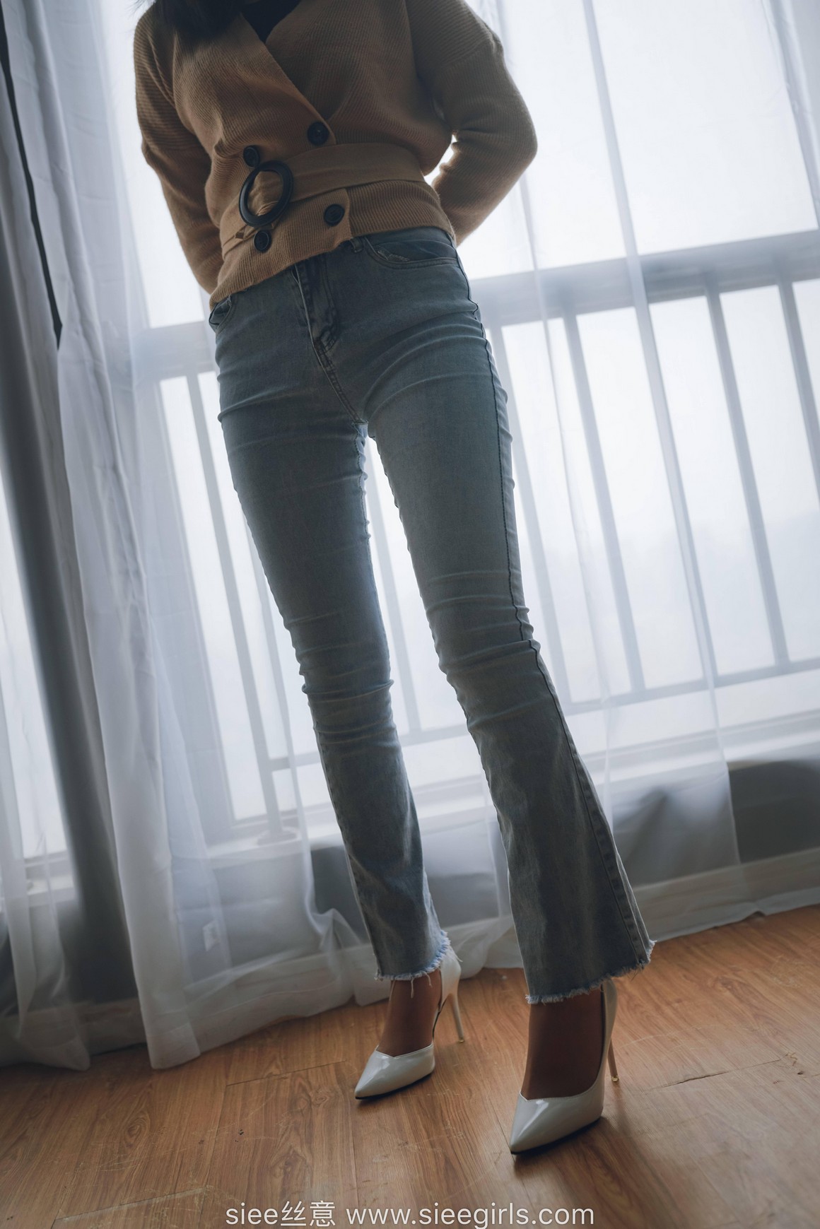 [SIEE丝意] No.471 文文 白色高跟鞋，裤里丝 ...