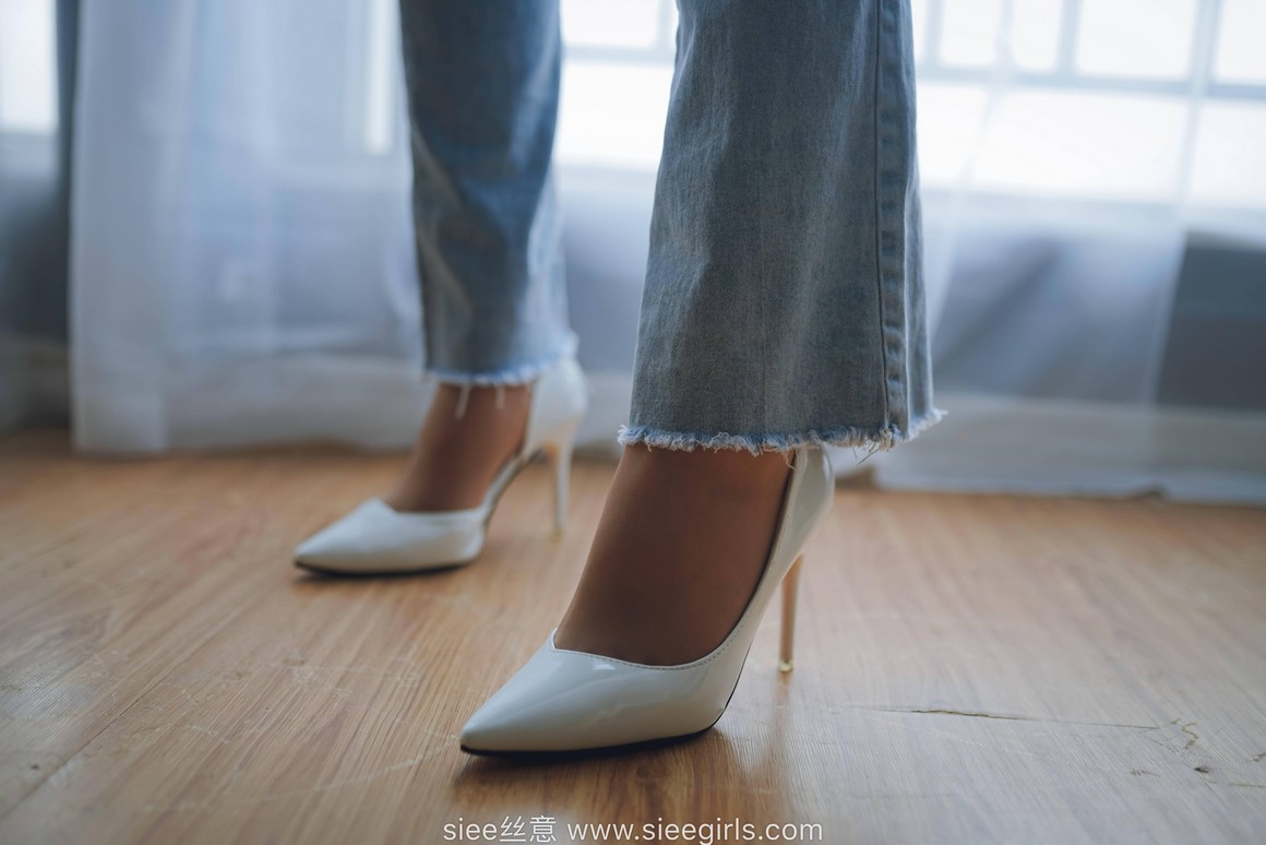 [SIEE丝意] No.471 文文 白色高跟鞋，裤里丝 ...