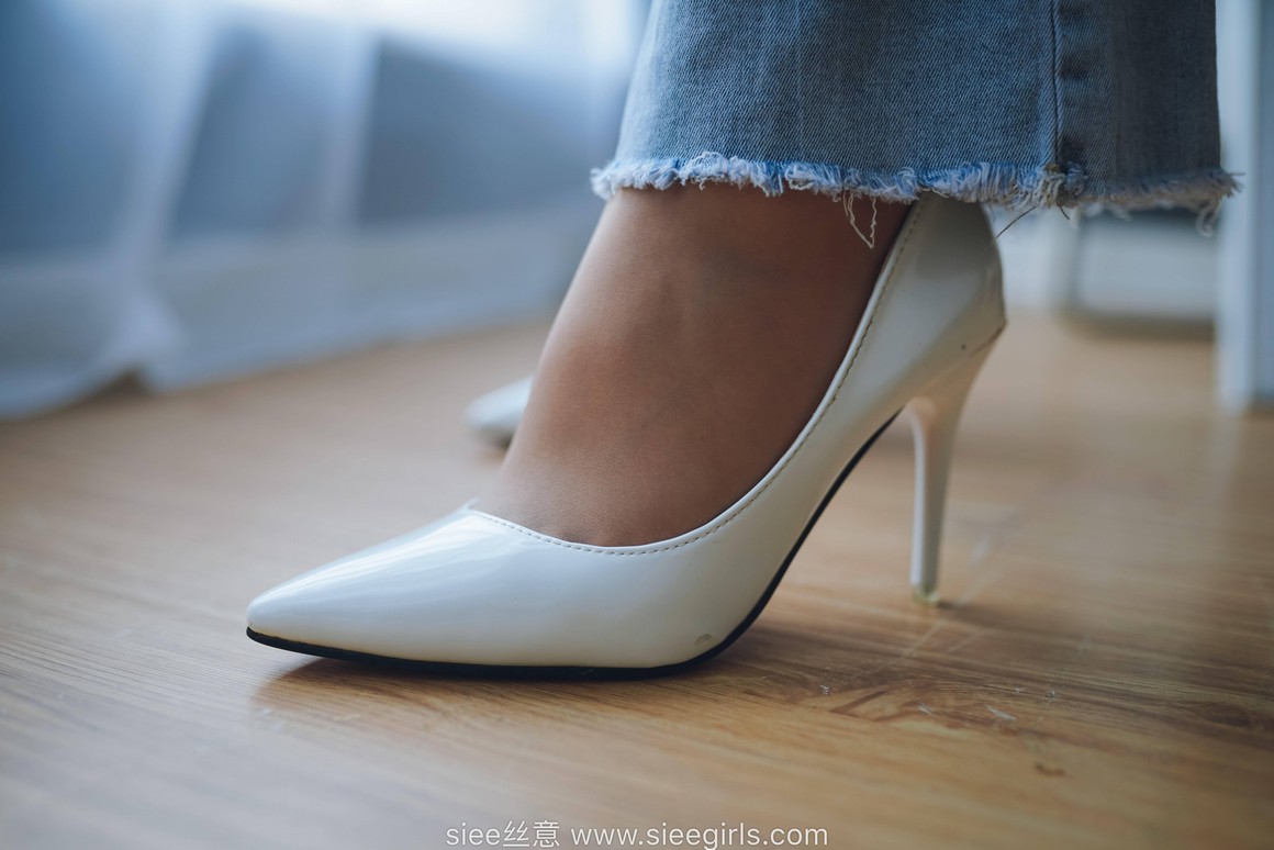 [SIEE丝意] No.471 文文 白色高跟鞋，裤里丝 ...