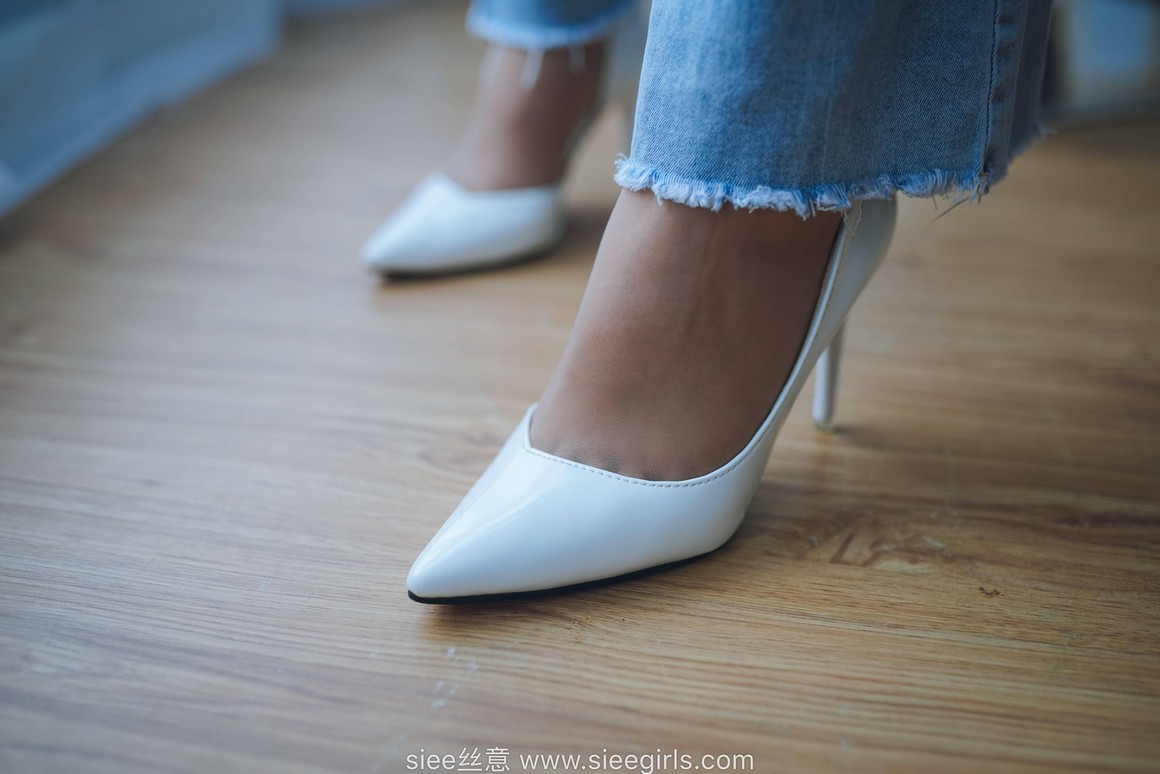 [SIEE丝意] No.471 文文 白色高跟鞋，裤里丝 ...