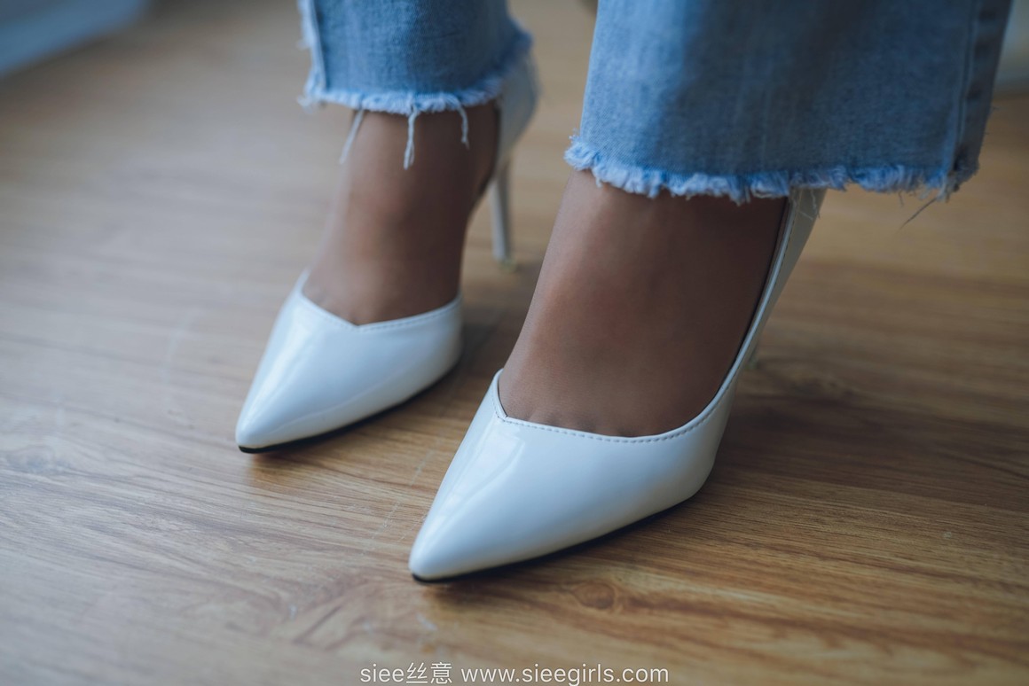 [SIEE丝意] No.471 文文 白色高跟鞋，裤里丝 ...