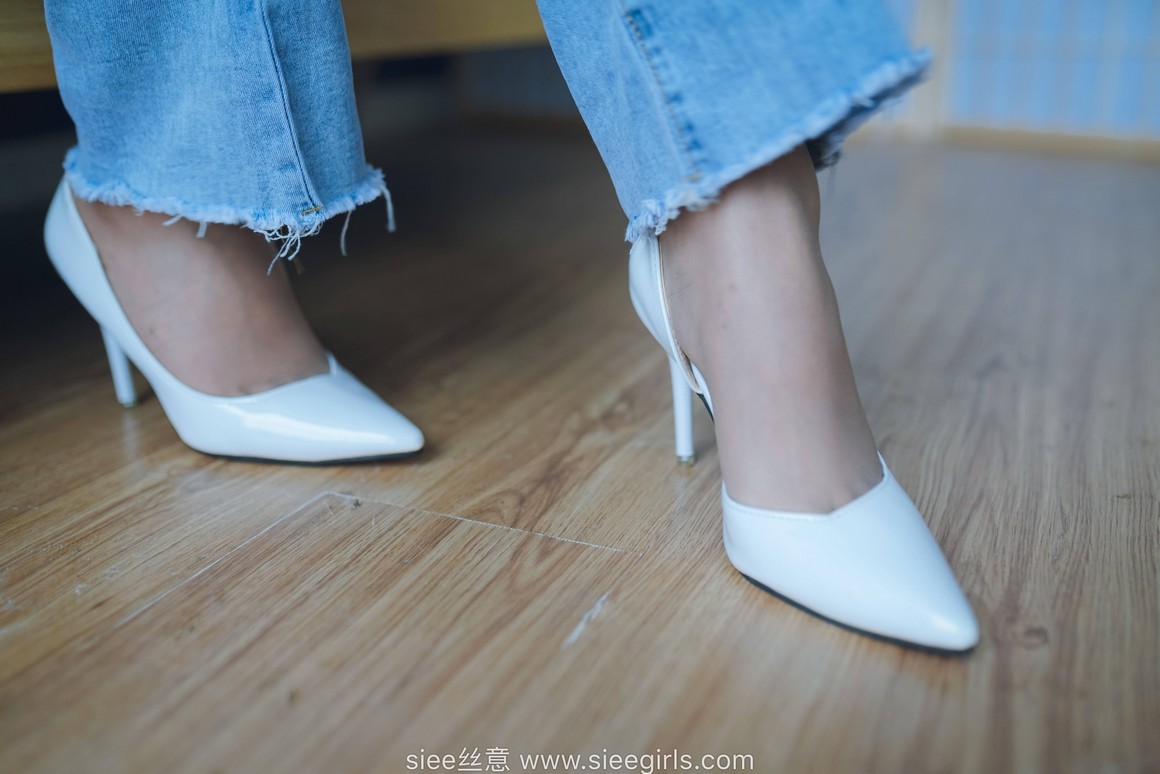 [SIEE丝意] No.471 文文 白色高跟鞋，裤里丝 ...