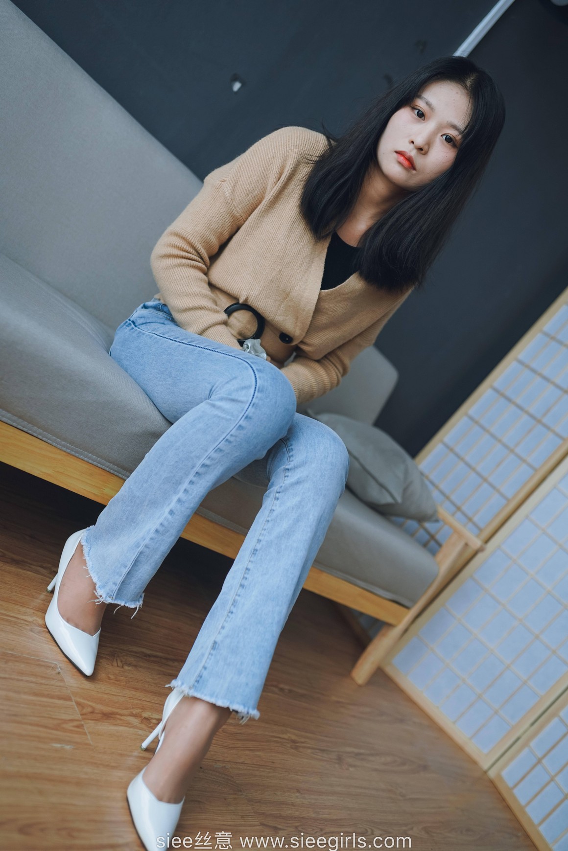 [SIEE丝意] No.471 文文 白色高跟鞋，裤里丝 ...
