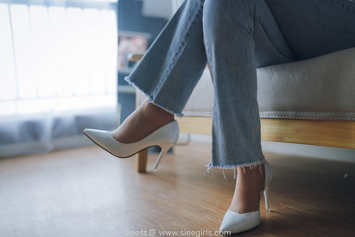 [SIEE丝意] No.471 文文 白色高跟鞋，裤里丝 ...