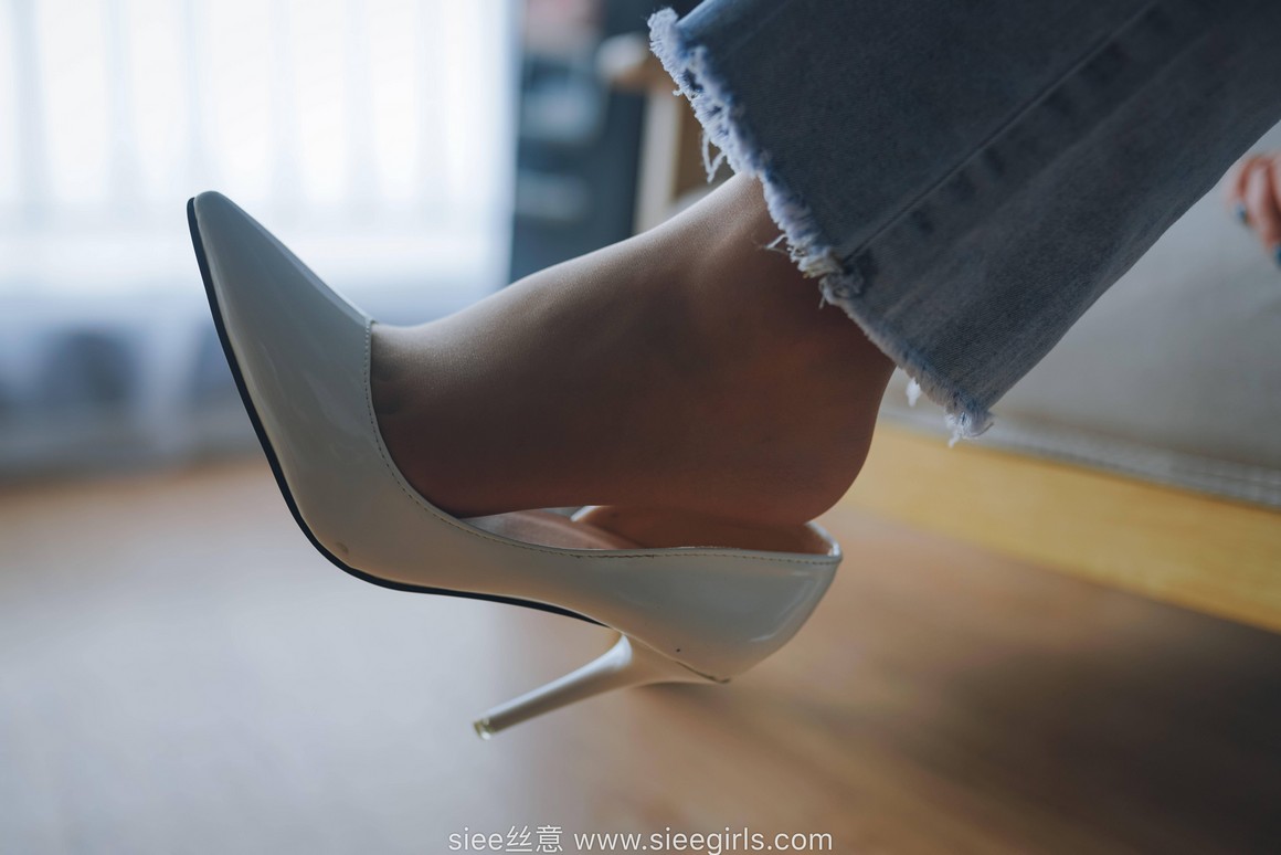 [SIEE丝意] No.471 文文 白色高跟鞋，裤里丝 ...