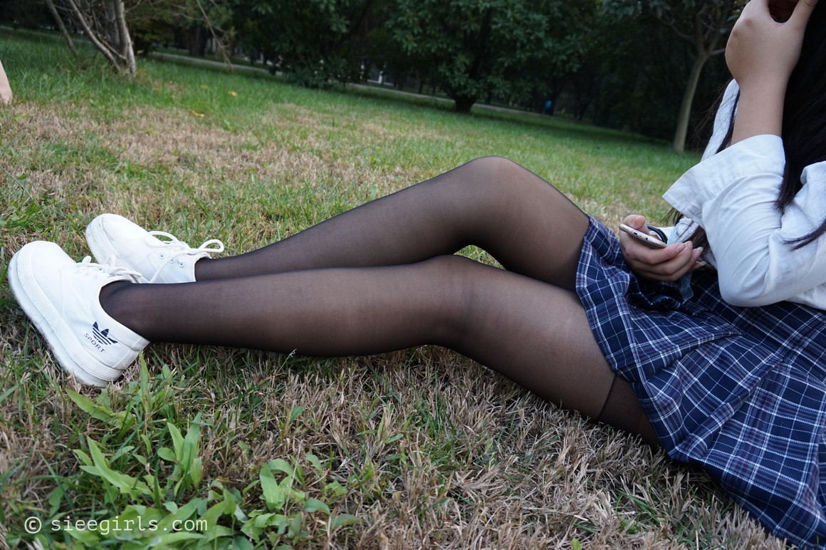 [SIEE丝意] 新刊 No.001 曦曦 黑丝随拍