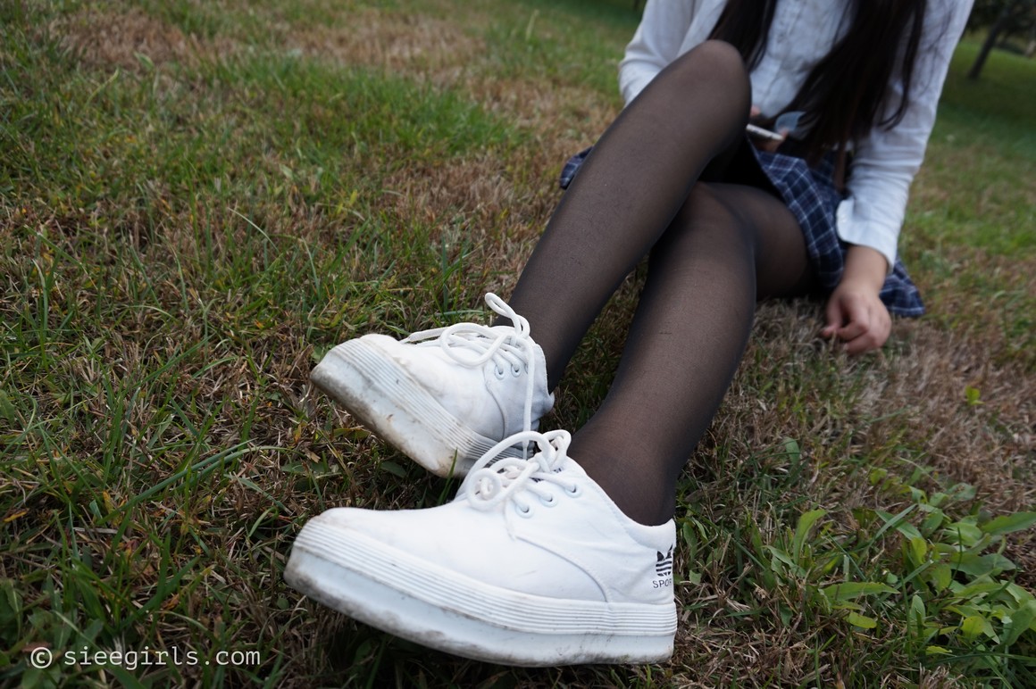 [SIEE丝意] 新刊 No.001 曦曦 黑丝随拍