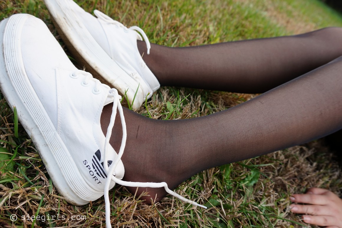 [SIEE丝意] 新刊 No.001 曦曦 黑丝随拍