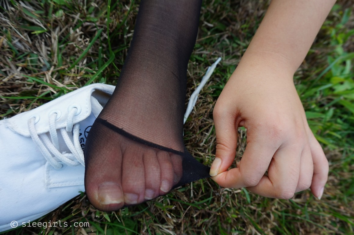 [SIEE丝意] 新刊 No.001 曦曦 黑丝随拍